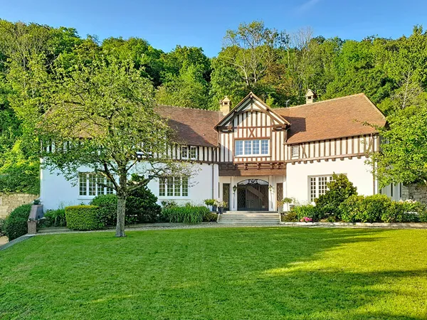 Maison 12 pièces 351 m²