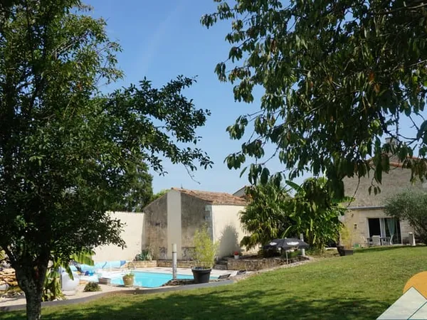 Maison du 19ième siècle, entièrement rénovée, d'en