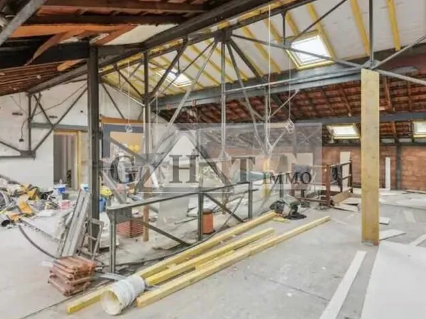 ENTREPÔT-BUREAUX+LOGEMENTS DE 484 M2 À VENDRE SUR CACHAN :