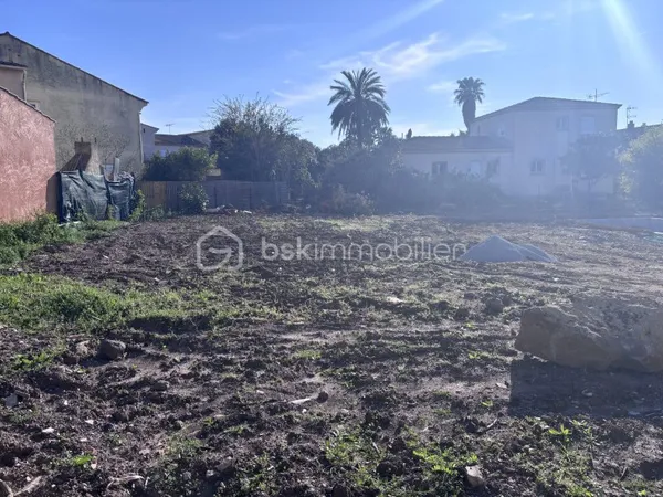 Terrain 589 m²