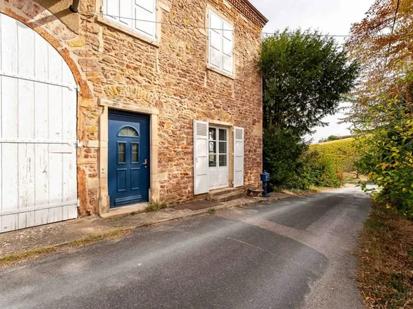 BELLE DEMEURE DE 223M2 - Vue d'exception sur 18 000m2 - Coe