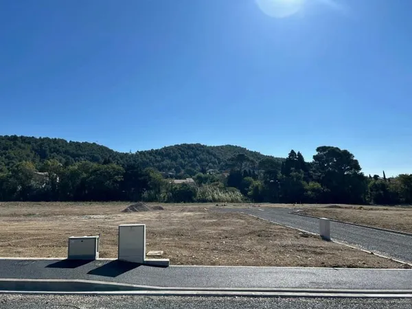 Terrain à bâtir 300 m²