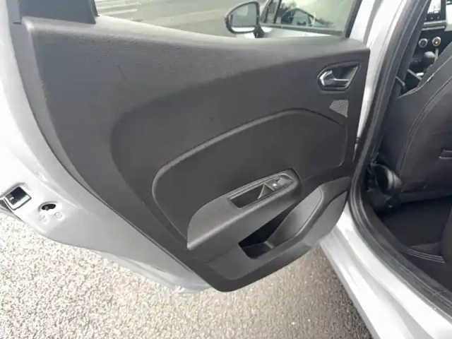 Renault Clio tce 90 x-tronic — photo 25
