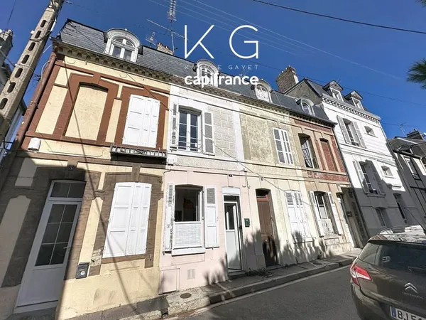 Trouville-sur-mer, maison de pêcheur à vendre pleine de charme, proche commerces et à seulement 10 m