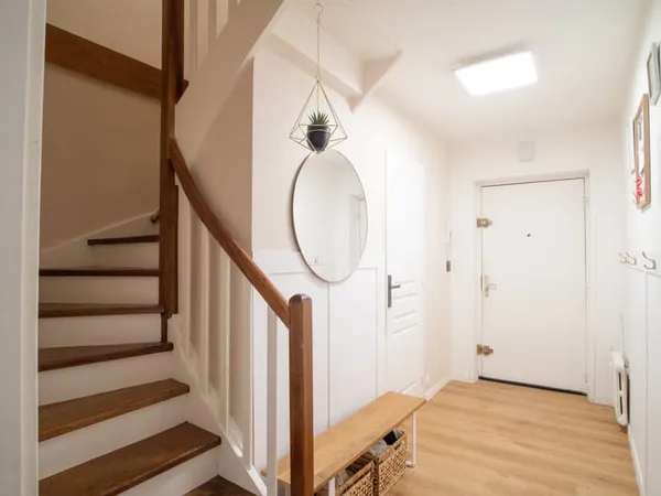 APPARTEMENT contemporain de 4 chambres en centre-ville Id