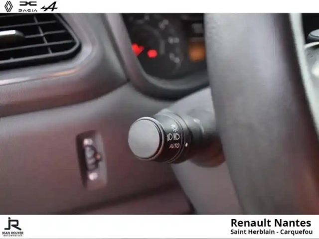 Renault Master fg f3500 l2h2 2.3 blue dci 135ch confort - 20490? ht — photo 8