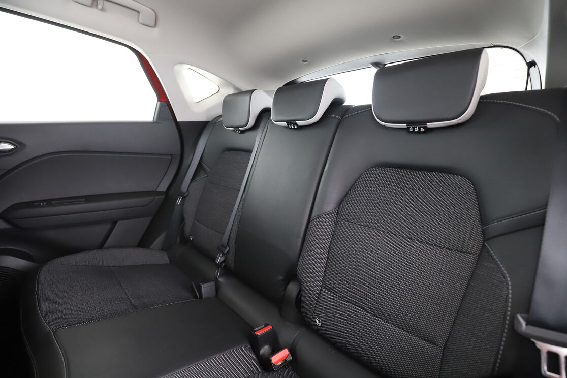 Renault Captur 1.6 E-Tech Intens — photo 13