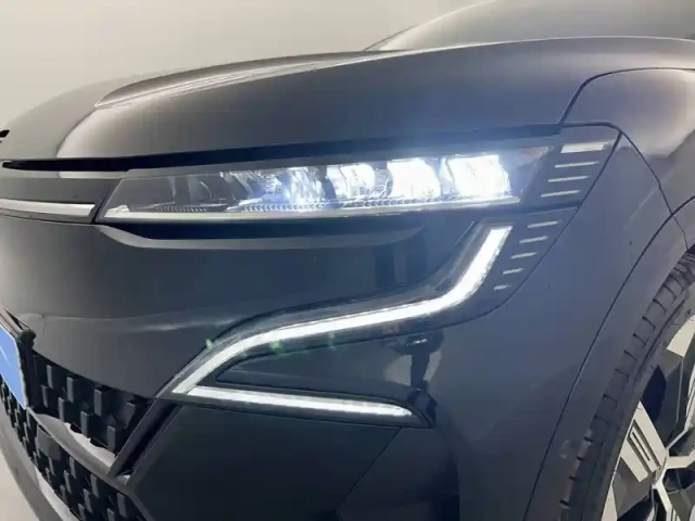 Renault Megane e-tech ev60 220 ch super charge — photo 35