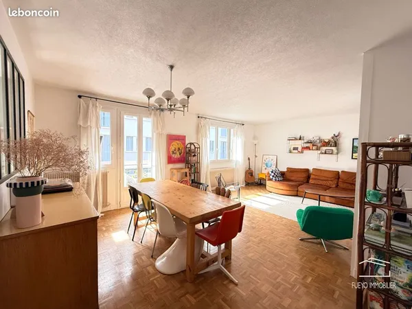 Appartement de 98m2, quartier les salins, 3 chambres, un balcon, un garage