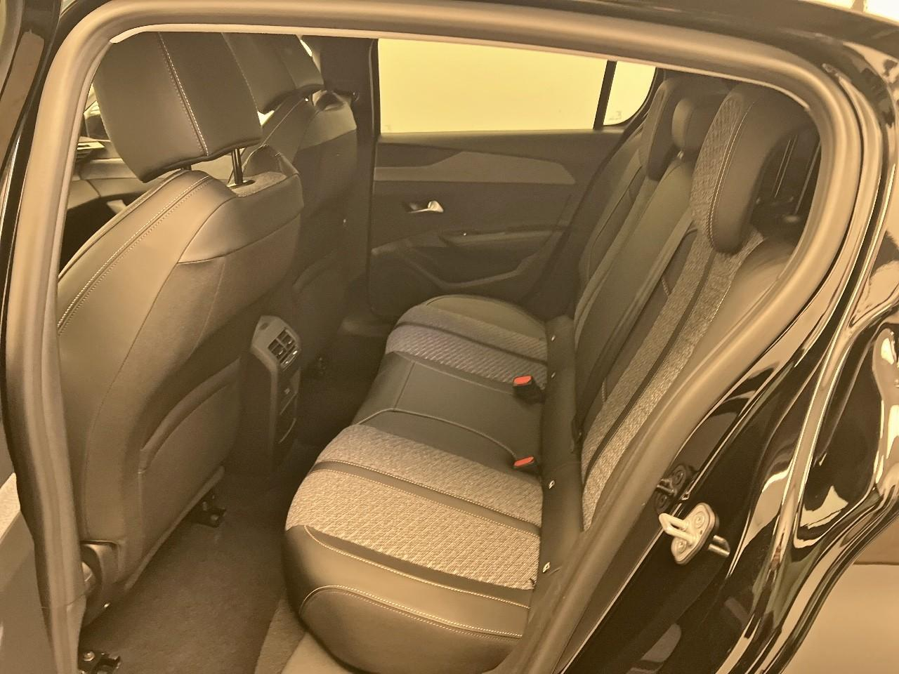 Peugeot 308 hybrid 145 e-dcs6 allure — photo 10