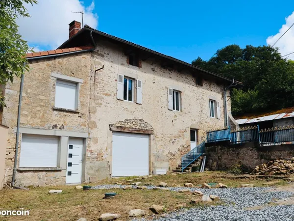 À vendre - Jolie maison en Pierre à Eyjeaux avec 1er étage à rénover
