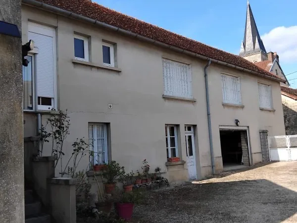 MAISON de 115m2 habitable sur sous-sol de 115m2, terrain de 2300m2 et dépendances
