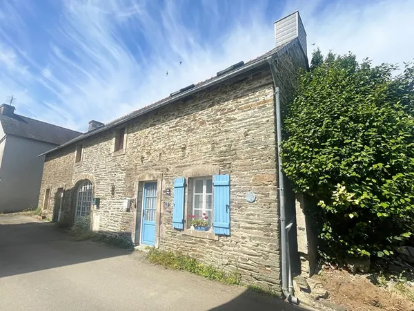 FINISTÈRE: Saint-Thois. Maison de village meublée proche du Canal de Nantes à Brest.