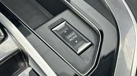 Peugeot 3008 HYBRID 225ch Allure Pack e-EAT8 — photo 19