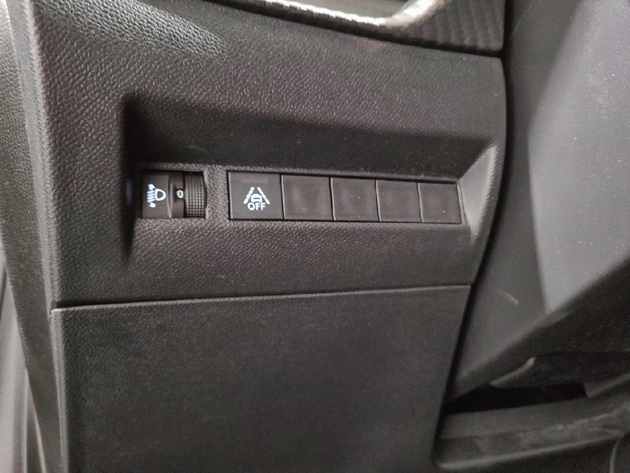 Peugeot 208 puretech 100 s&s bvm6 style — photo 23