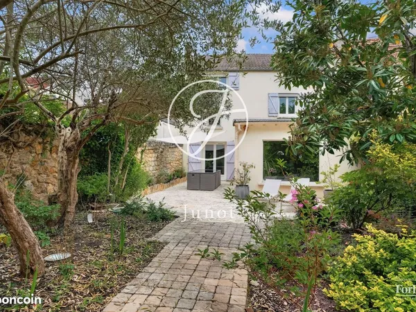 Maison 9 pièces 209 m²