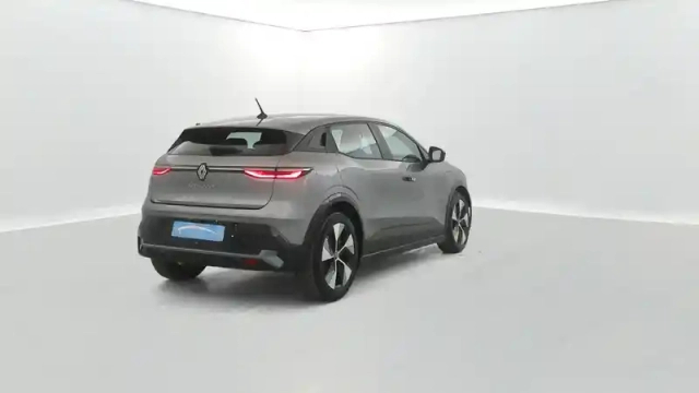 Renault Megane e-tech ev40 130ch standard charge — photo 31