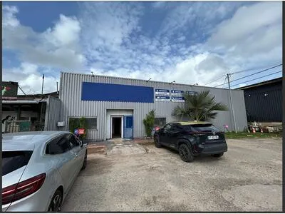 A LOUER Dépôt + Bureaux - 600 m2