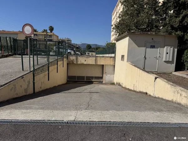 Parking 14 m²