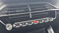 Peugeot 2008 1.2 PureTech 100ch S&S Style — photo 15