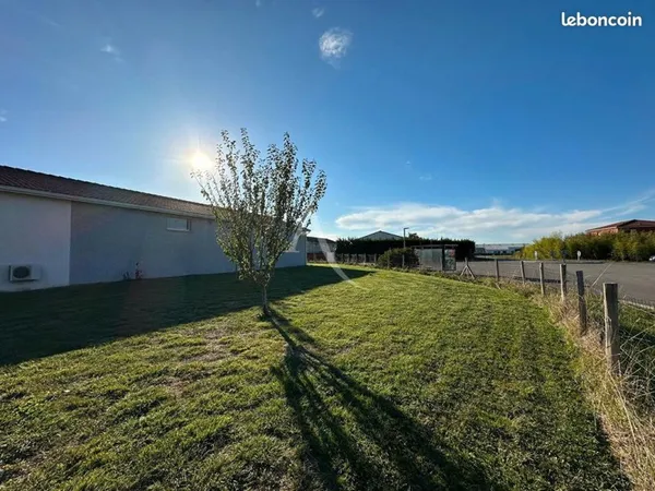 Local 202 m² SAINT SULPICE LA POINTE