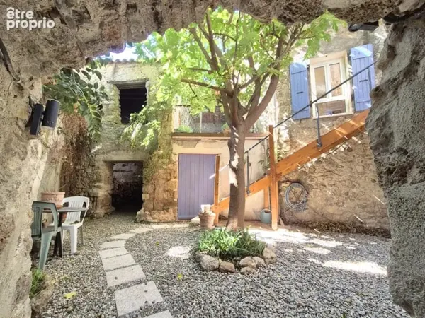 Une maison d'exception, chargée d'histoire et de caractère.