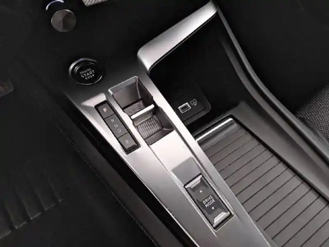 Peugeot 308 phev 180 e-eat8 — photo 14