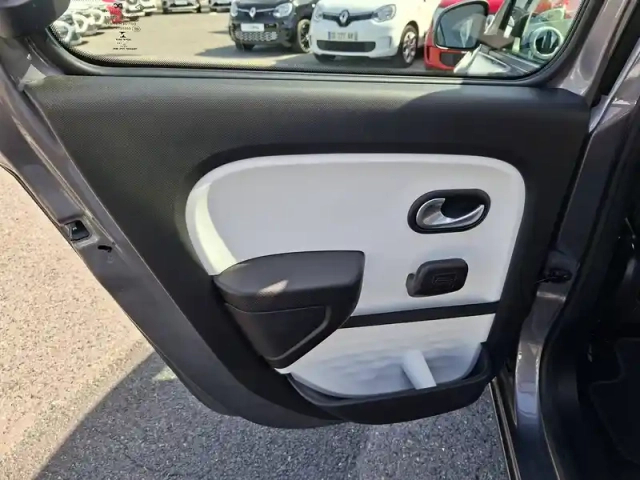 Renault Twingo iii e-tech — photo 19