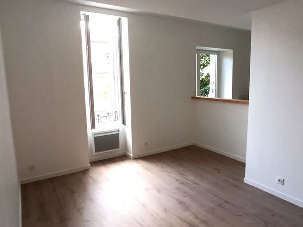 T3 lumineux refait à neuf 2021 - 73 m² avec balcon - Romans-sur-Isère (rue Jacquemart)