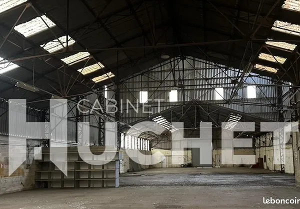 Local industriel 2 500 m²