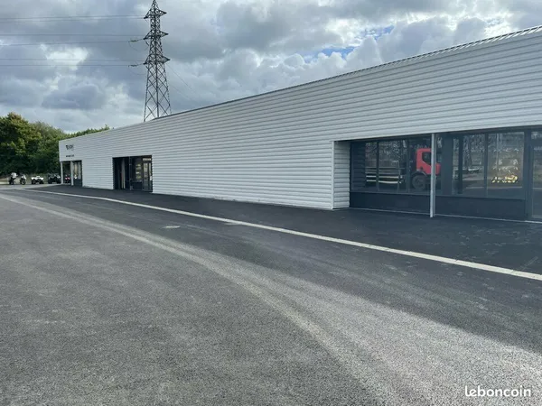 Local d'activité 700 m²