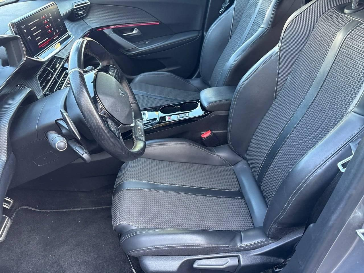 Peugeot 2008 puretech 130 s&s eat8 gt — photo 9