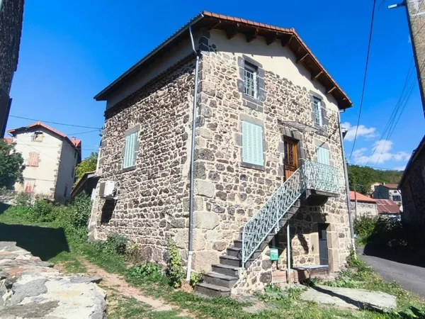 Maison en pierres de 72 m² à Rouillas Haut (Aydat)