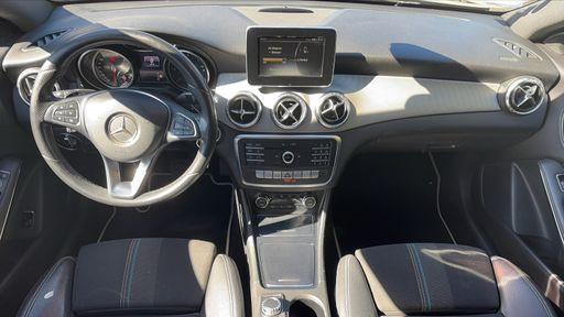 Mercedes Classe CLA Shooting Brake 220 CDI 177 7G-Tronic - Sensation – 2016 – 141934 km – Diesel – Boîte Automatique — photo 19