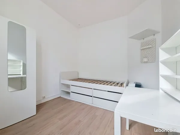 Chambre meublée de 8,5 m² en colocation — Puteaux
