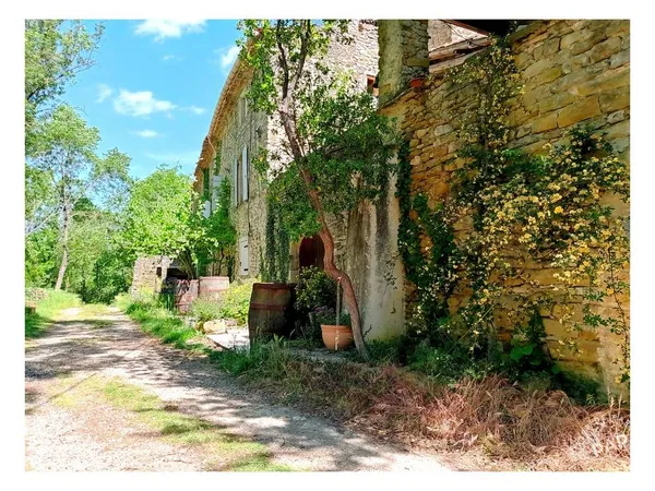 Maison 6 pièces 243 m²