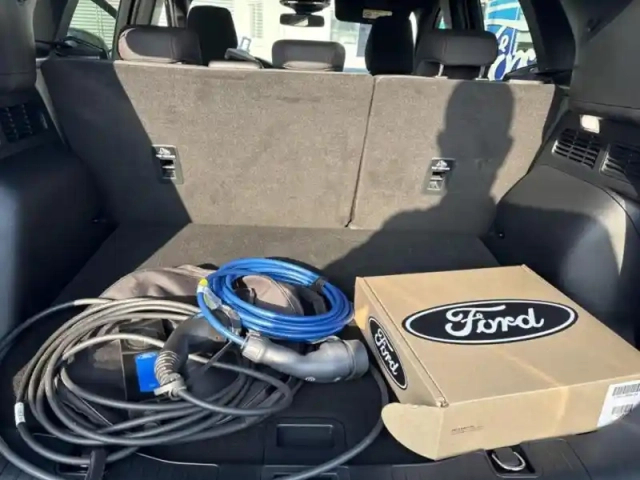 Ford Kuga 2.5 duratec 225 ch phev st-line bva — photo 13