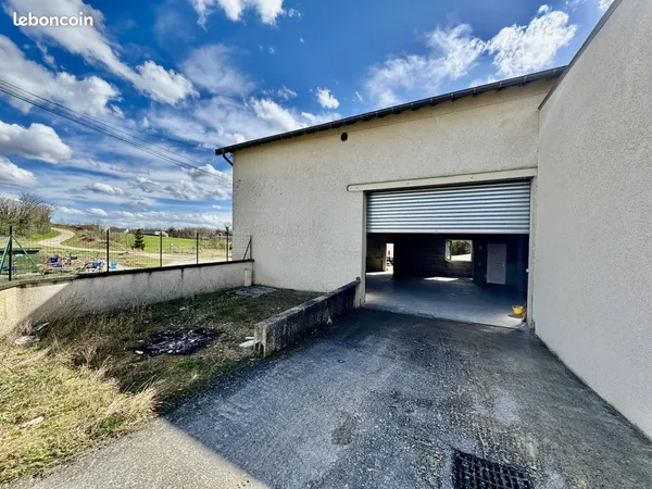 Local 170 m² Saint-Quentin-Fallavier