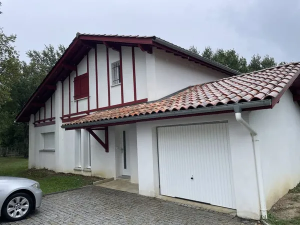 MAISON INDIVIDUELLE AVEC GARAGE TERRASSE ET JARDIN A ASCAIN