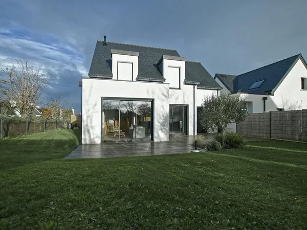 Maison familiale BBC (2024) avec suite parentale, jardin et