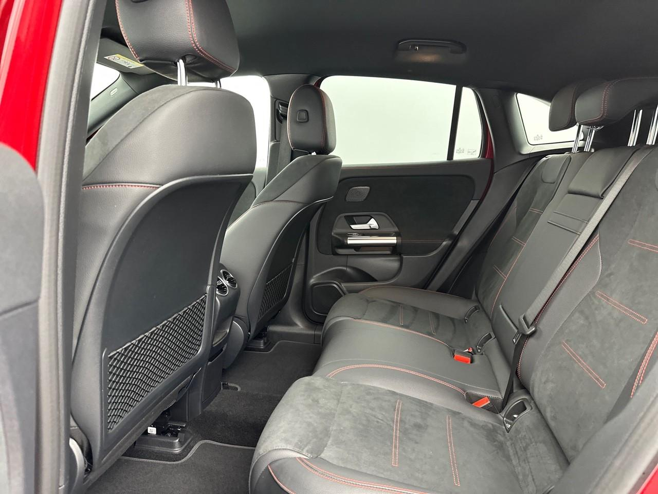 Mercedes Eqa 250+ amg line — photo 12