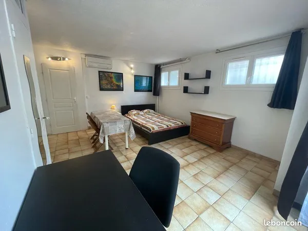 Loue Studio meublé 23m2 Parking privé Centre-ville à pied