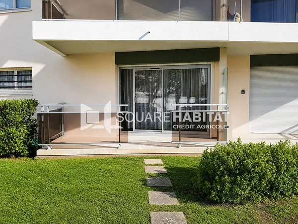 ROYAN MARCHE - Grand studio avec terrasse, cave et parking