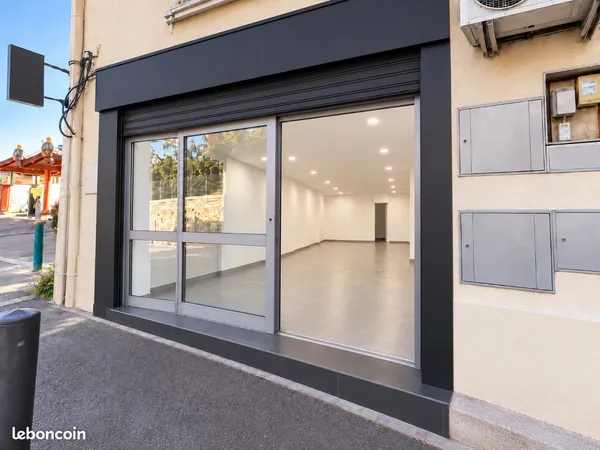 LOCAL COMMERCIAL ENTIÈREMENT RÉNOVÉ - 42 m² - RUE DE LYON MARSEILLE 13015