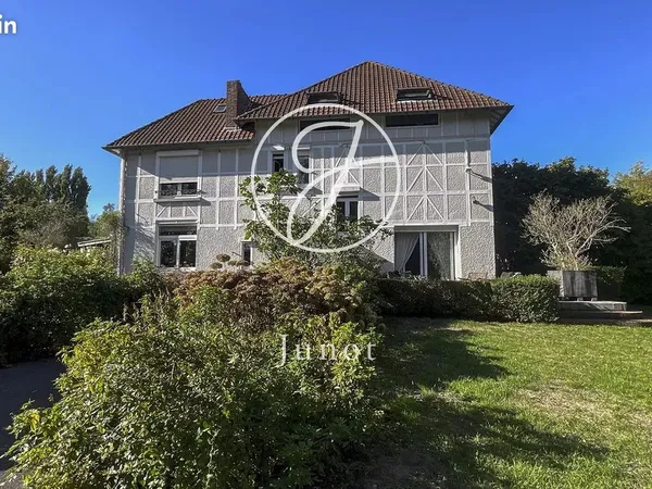 Maison 6 pièces 230 m²
