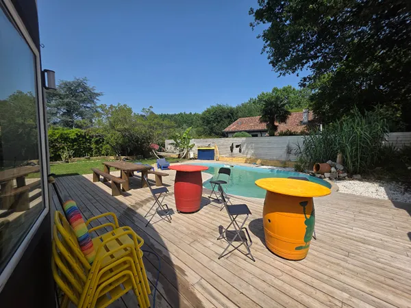 DAX, maison familiale avec double espace de vie, piscine et sous-sol complet