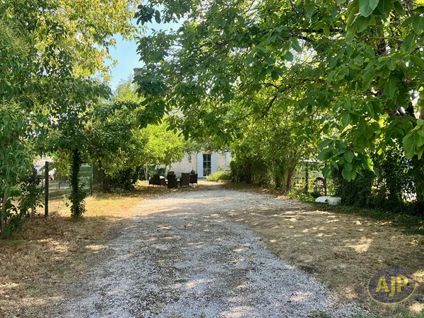 Maison mitoyenne T4 - Arveyres