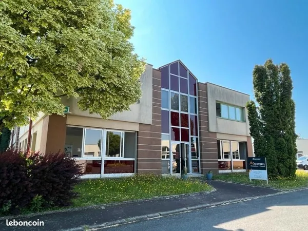 BUREAUX 159 m² CHANTEPIE