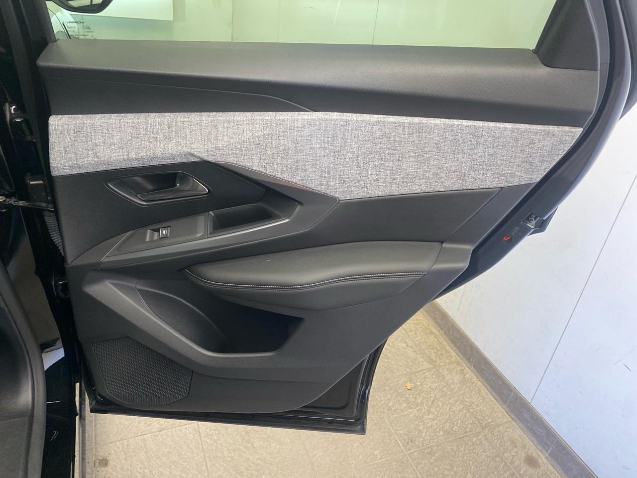 Peugeot 3008 hybrid 136 e-dcs6 gt — photo 25