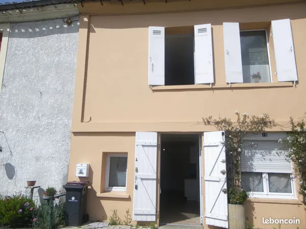 Maison de ville au bords du fleuve